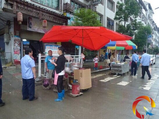 三穗縣工商局八弓分局加強高考考場周邊巡查