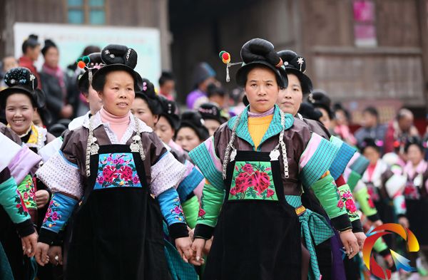 �����~����