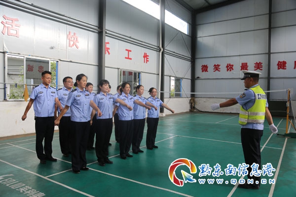 ʩ����һ�ø߼s30�׵Ŀݘ䣬׌������@���¡���