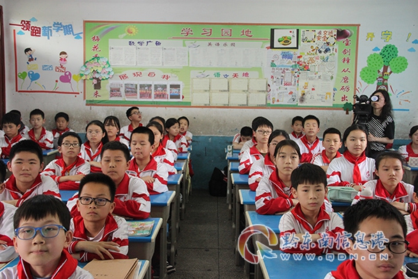 ���}�����F��