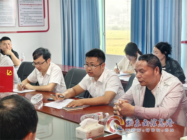 敏洞小學龍校長作經(jīng)驗交流