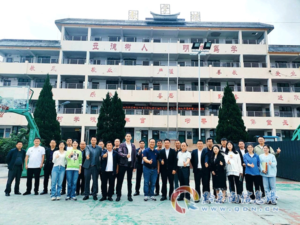 �V�|ʡ��ɽ���Ϻ��^��ǽֵ������ڶ�С�W���Ľ��h�|�������С�W��У�̎���Ӱ