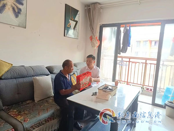 入戶走訪關愛老人