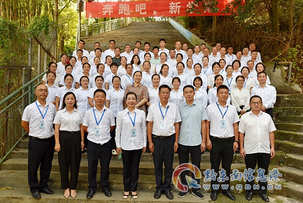 教師節(jié)合影