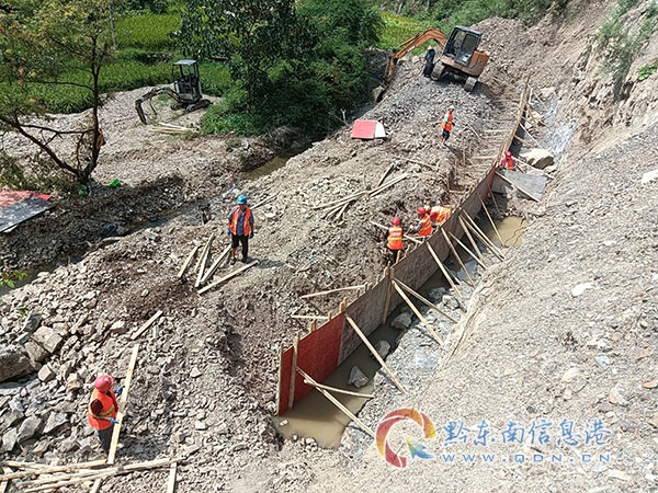 X8D8雪洞村委會至新場公路K8+311處基礎(chǔ)施工