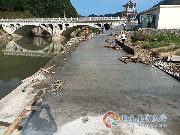 C494燒巴至大田壩公路路面澆筑完成