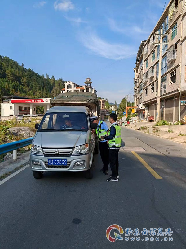 聯(lián)合鎮(zhèn)派出所開展上路執(zhí)法