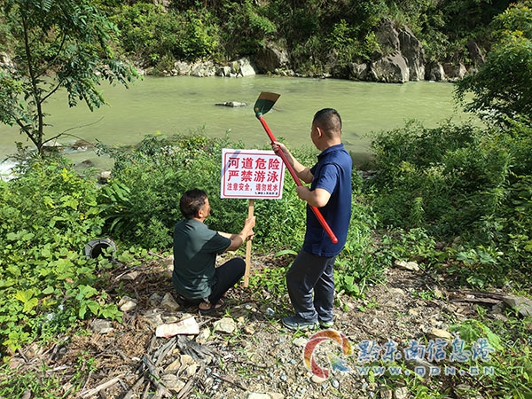 九潮鎮安裝安全警示標識牌